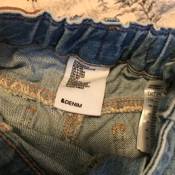 🌸2/$10 SALE🌸 H&M Baby Jeans - 9-12 Months - Picture 3 of 5